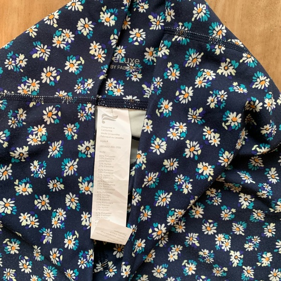 Fabletics Daisy Deluxe Matching Sports Bra Legging Set Small - Picture 3 of 4